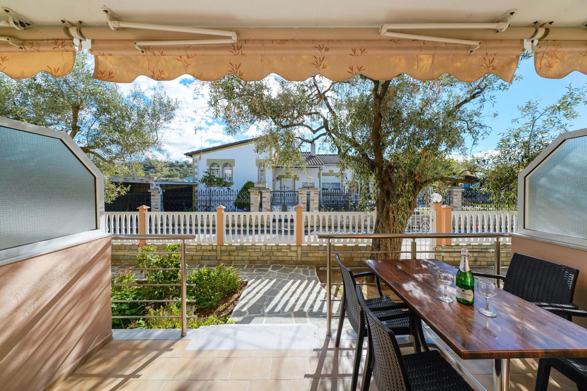 Opalium Beach Front Suites Potos Dış mekan fotoğraf
