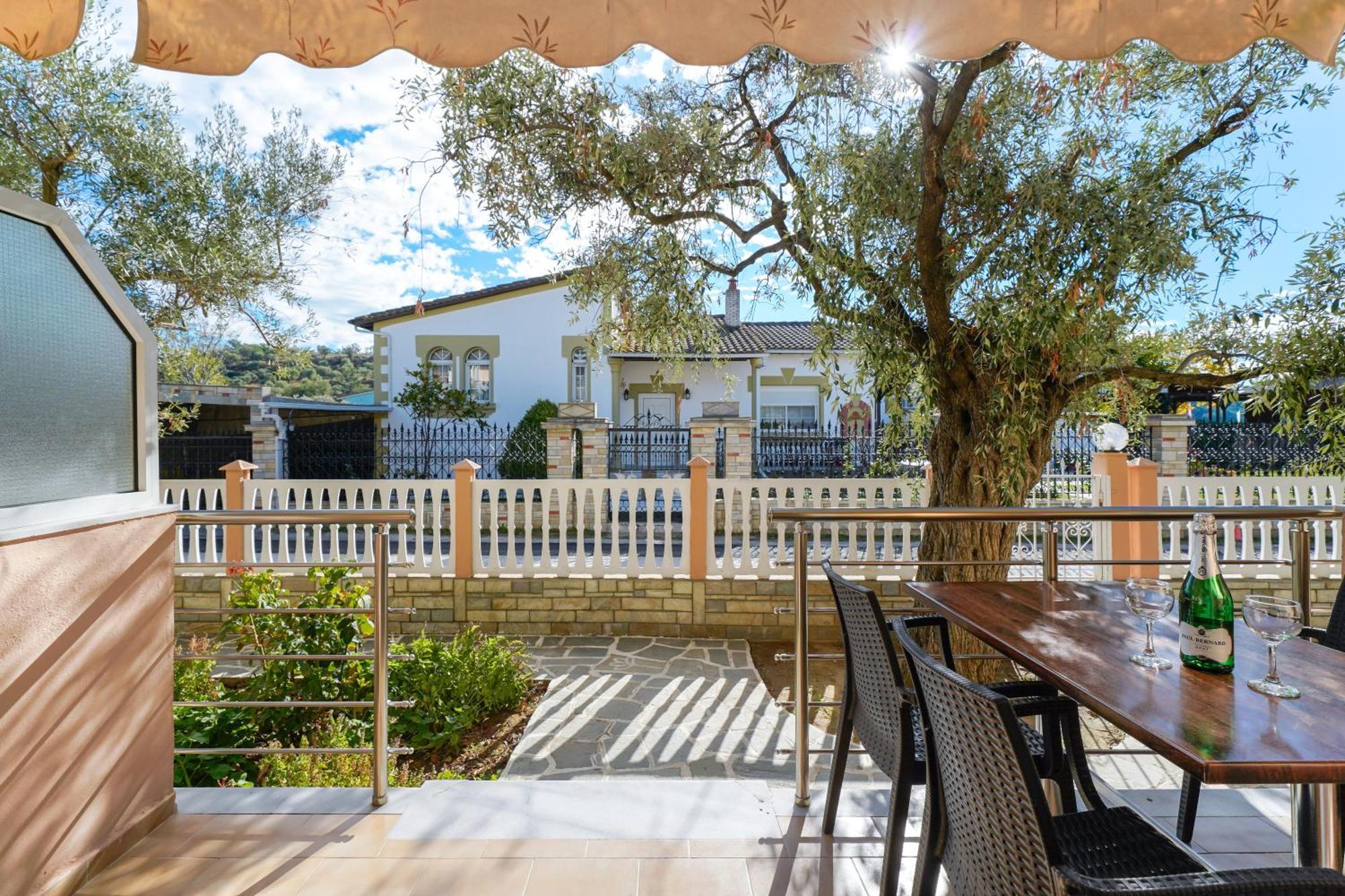Opalium Beach Front Suites Potos Dış mekan fotoğraf