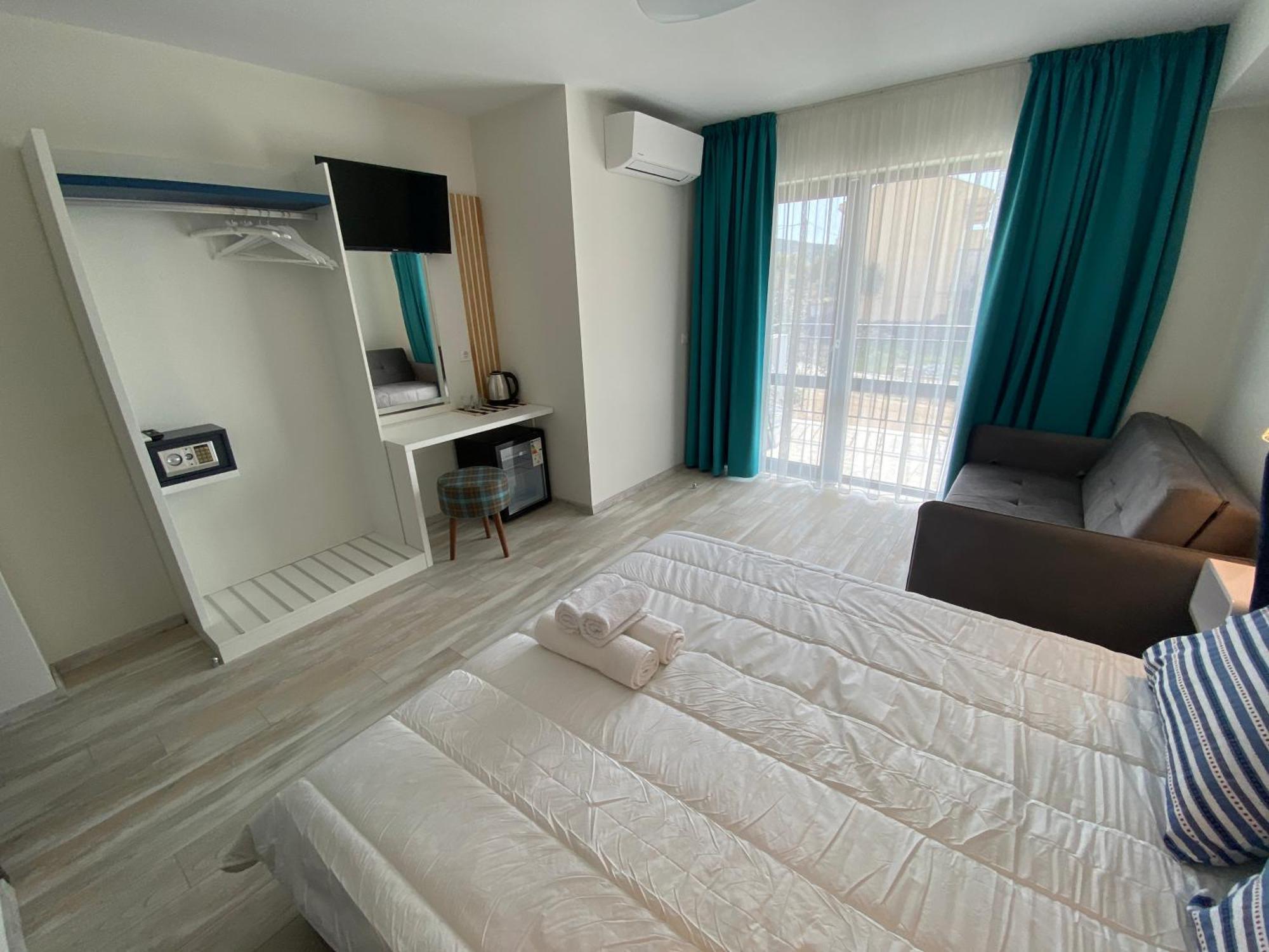 Opalium Beach Front Suites Potos Dış mekan fotoğraf
