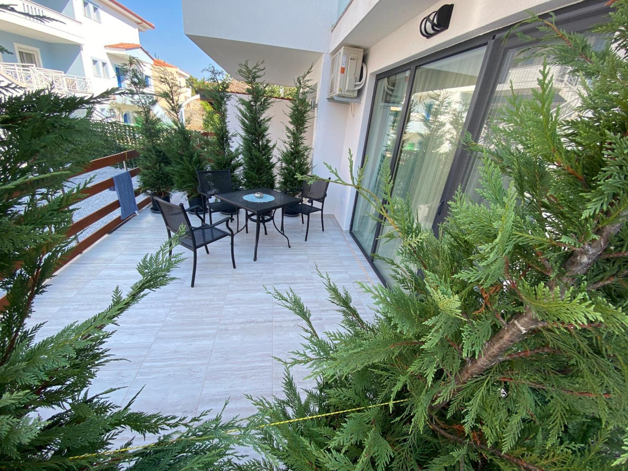 Opalium Beach Front Suites Potos Dış mekan fotoğraf